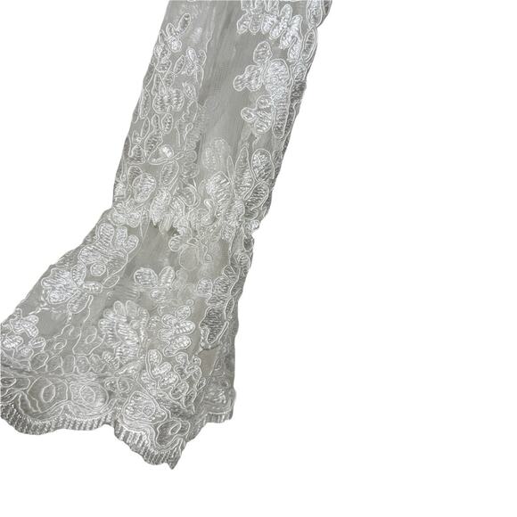 Stellah Sheer Mesh Corded Lace Sleeve Top in small - Picture 3 of 6